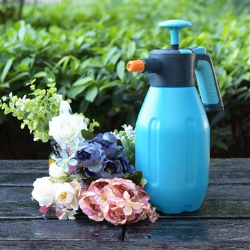 Îmi mențin grădina hidratată: o zi cu udatoul meu de încredere