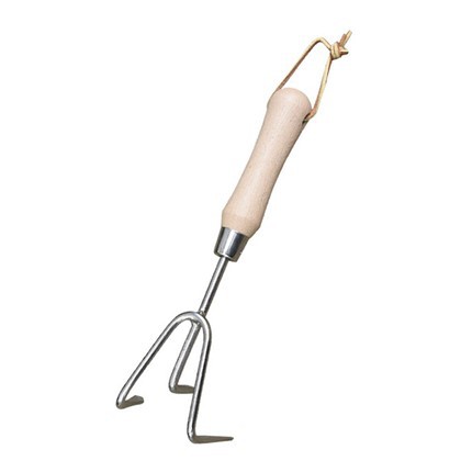 Instrument de cultivare cu 3 pini