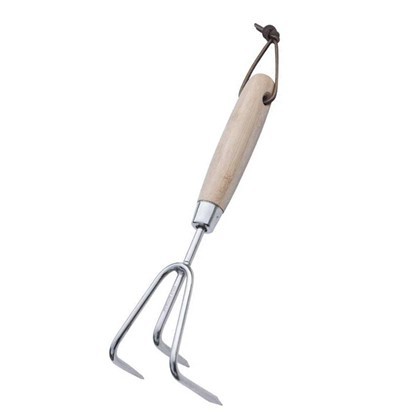 Cultivator cu 3 pini